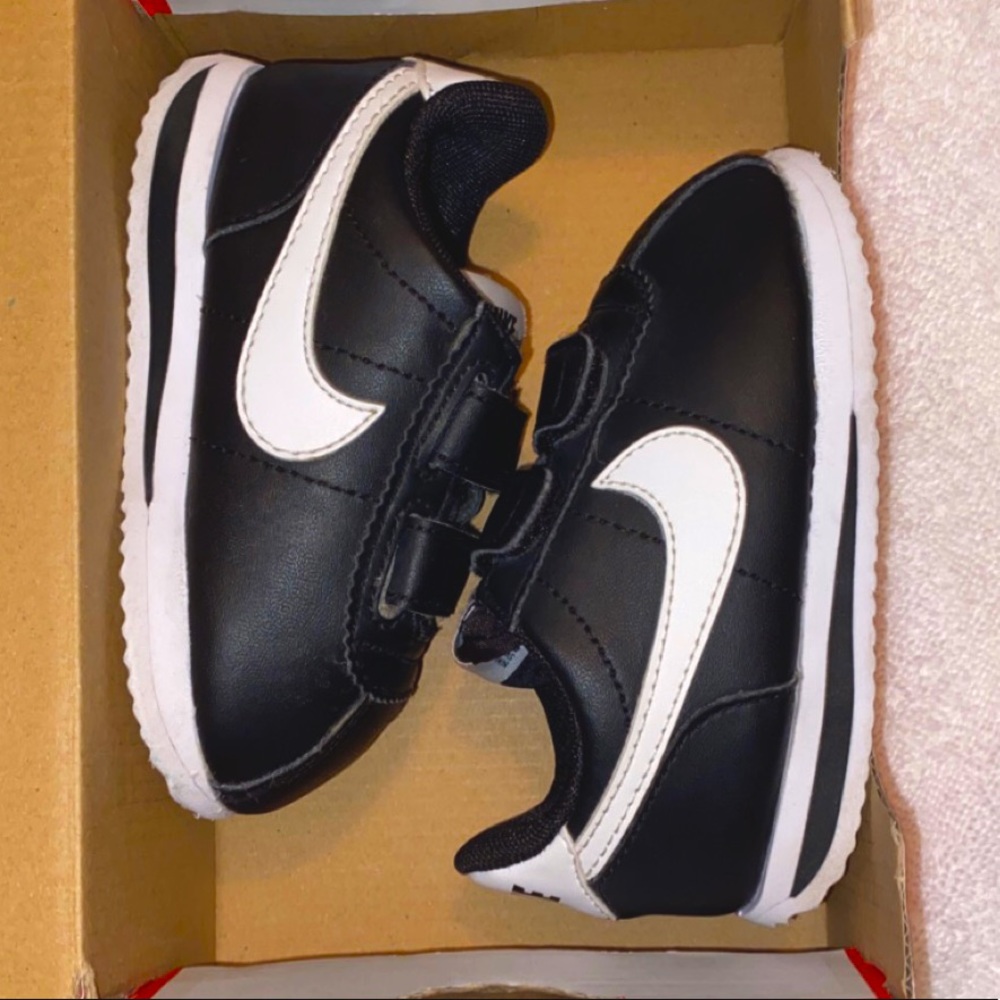**SOLD***** TODDLER NIKE CORTEZ - BLACK - SIZE 6C